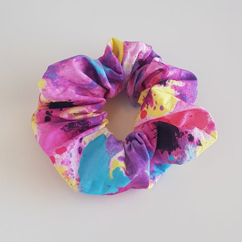 Such a fun print! Bright yellow, pink, purple and blue colours are splat on this design. Soft cotton scrunchie -the perfect messy bun scrunchie.